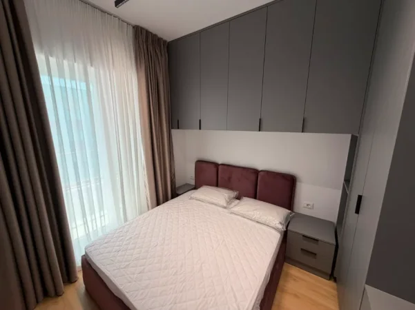 Tirane, jepet me qera apartament 1+1 Kati 9, 60 m² (Ali Demi)