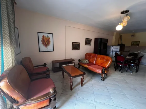 Tirane, jepet me qera apartament 1+1+Ballkon Kati 6, 85 m² 550 € (Rruga Siri Kodra)