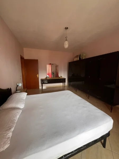 Tirane, jepet me qera apartament 1+1+Ballkon Kati 6, 85 m² 550 € (Rruga Siri Kodra)