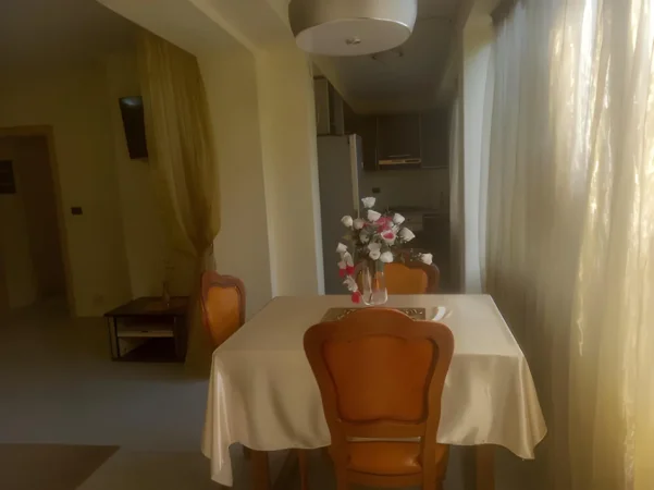Tirane, jepet me qera apartament 2+1+Ballkon Kati 2, 90 m² 600 € (Përballë Inxhinierisë së Ndërtimit)