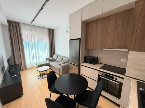🏡Jepet me qera apartament 1+1    📍 Adresa: Ali Demi, Kompleksi Kadiu💰 Çmimi: 40000 lekë (i padiskutueshëm)