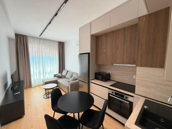 🏡Jepet me qera apartament 1+1    📍 Adresa: Ali Demi, Kompleksi Kadiu💰 Çmimi: 40000 lekë (i padiskutueshëm)