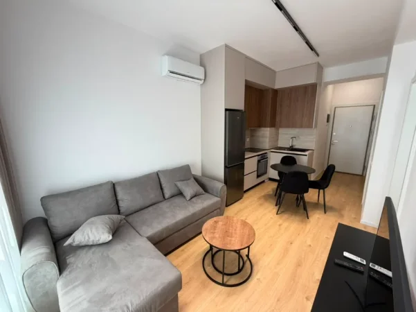 🏡Jepet me qera apartament 1+1    📍 Adresa: Ali Demi, Kompleksi Kadiu💰 Çmimi: 40000 lekë (i padiskutueshëm)