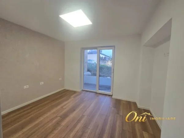 Tirane, jepet me qera zyre Kati 2, 80 m² 550 € (prane maternitetit te ri)