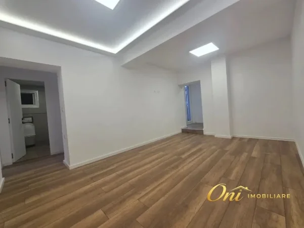 Tirane, jepet me qera zyre Kati 2, 80 m² 550 € (prane maternitetit te ri)