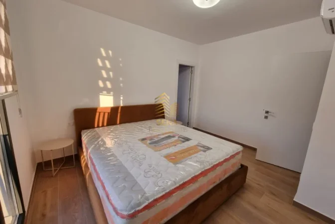 Tirane, jepet me qera apartament 2+1+Ballkon Kati 8, 100 m² 800 € (Rruga Kongresi Manastirit)