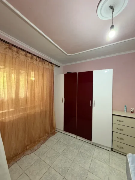 Tirane, jepet me qera apartament+verande | Penthouse 1+1+Ballkon Kati 1, 75 m² 300 € (Perballe Maternitetit te Ri)