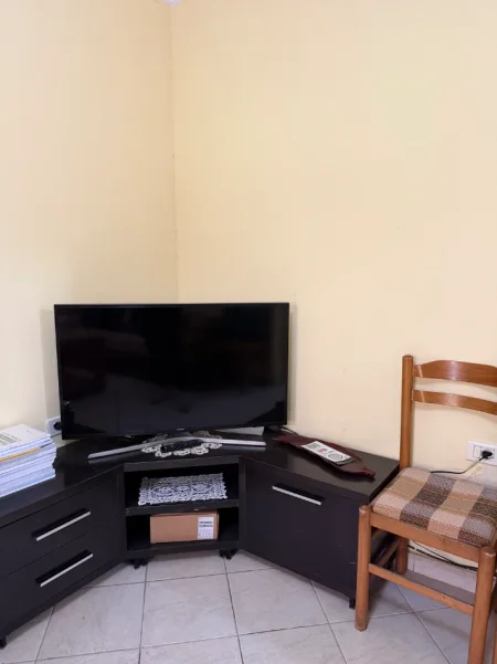 Tirane, jepet me qera apartament+verande | Penthouse 1+1+Ballkon Kati 1, 75 m² 300 € (Perballe Maternitetit te Ri)