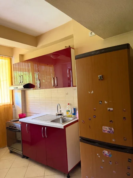 Tirane, jepet me qera apartament+verande | Penthouse 1+1+Ballkon Kati 1, 75 m² 300 € (Perballe Maternitetit te Ri)