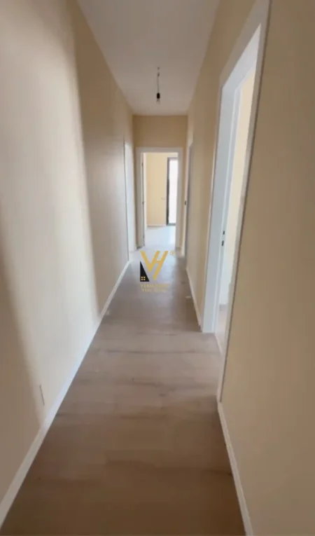 Tirane, jepet me qera zyre Kati 10, 125 m² 840 € (FARMACIA 10)
