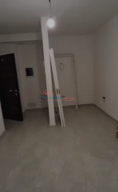 Tirane, jepet me qera zyre Kati 1, 94 m² 800 € (Rruga Dritan Hoxha)