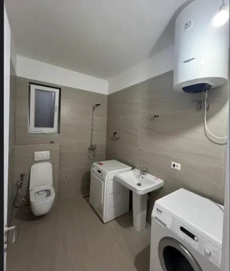 Tirane, jepet me qera apartament 2+1 Kati 1, 75 m² 400 € (YZBERISHT)
