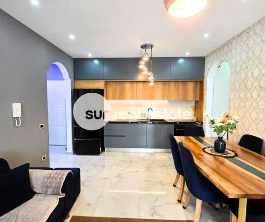 Shkoder, jepet me qera apartament 2+1+Ballkon Kati 1, 102 m² 750 € (QENDER)