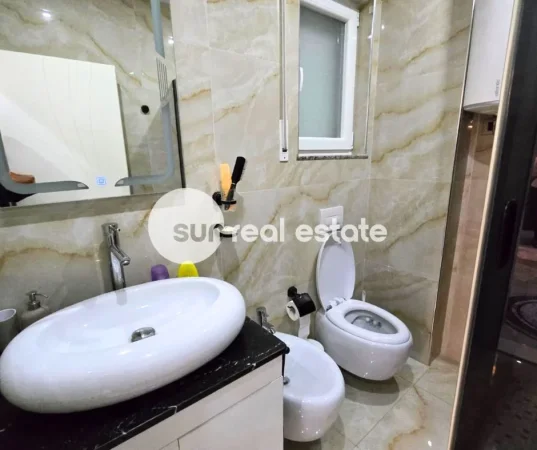 Shkoder, jepet me qera apartament 2+1+Ballkon Kati 1, 102 m² 750 € (QENDER)