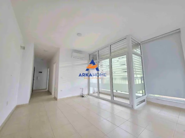 Tirane, jepet me qera ambjent biznesi Kati 3, 60 m² 463 € 