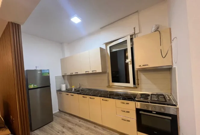 Tirane, jepet me qera apartament 1+1 Kati 5, 88 m² 600 € (LIQENI I THATE)