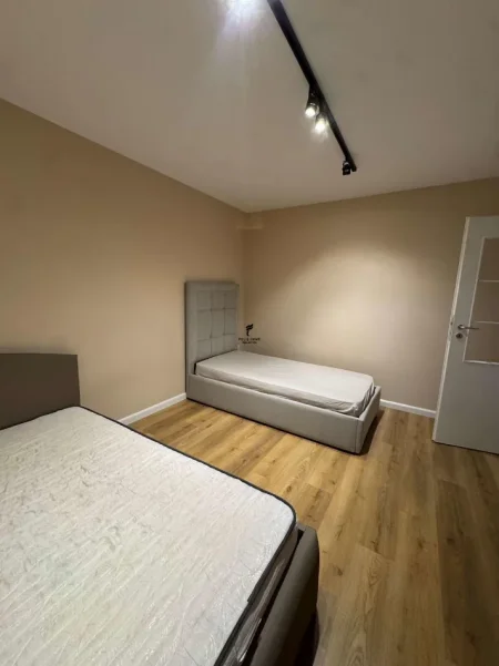 Tirane, jepet me qera apartament 2+1 Kati 2, 73 m² 700 € (RRUGA KONGRESI I MANASTIRIT)