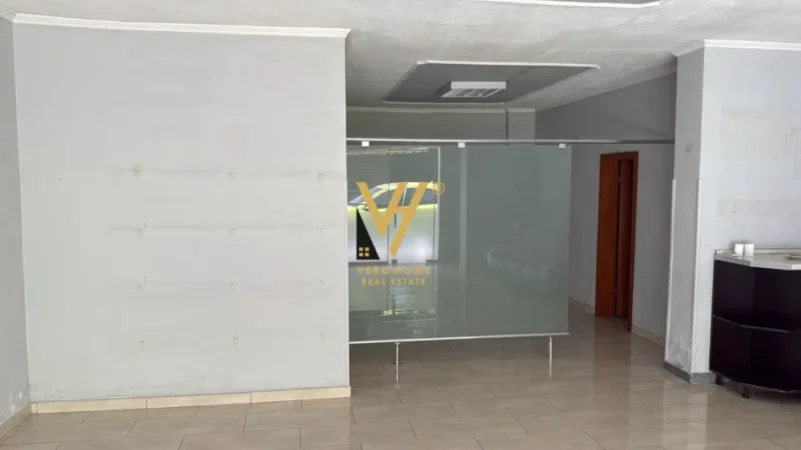 Tirane, jepet me qera ambjent biznesi Kati 0, 60 m² 600 € (SHESHI WILLSON)