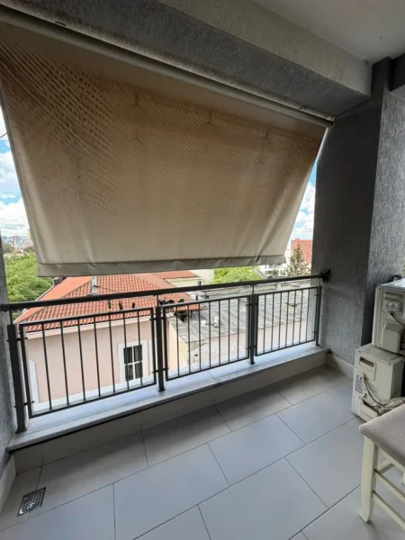 Tirane, jepet me qera apartament 1+1 Kati 5, 75 m² 550 € (Farmacia 10)