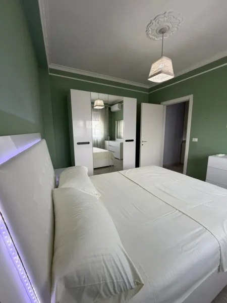 Tirane, jepet me qera apartament 1+1 Kati 5, 75 m² 550 € (Farmacia 10)