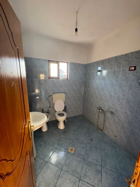 Tirane, jepet me qera apartament 2+1 Kati 2, 101 m² 380 € (Allias)