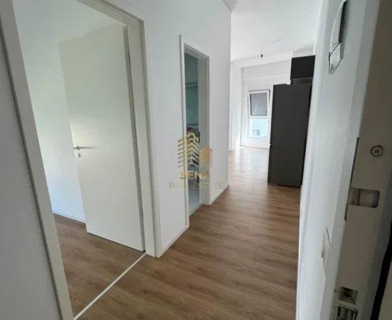 Tirane, jepet me qera ambjent biznesi Kati 7, 60 m² 300 € (Ali Demi)