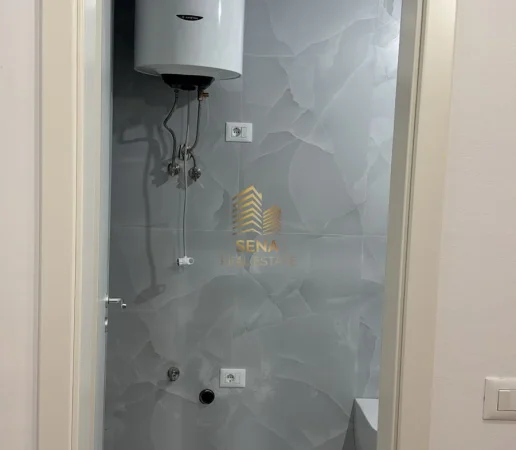 Tirane, jepet me qera ambjent biznesi Kati 7, 60 m² 300 € (Ali Demi)