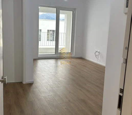 Tirane, jepet me qera ambjent biznesi Kati 7, 60 m² 300 € (Ali Demi)
