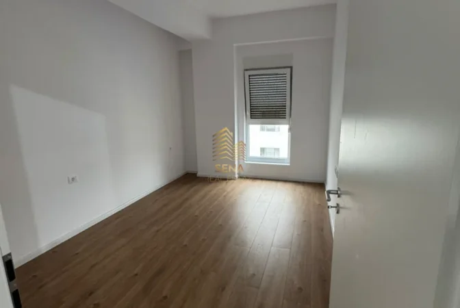 Tirane, jepet me qera ambjent biznesi Kati 7, 60 m² 300 € (Ali Demi)