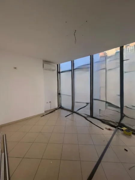 Tirane, shitet apartament 2+1+Ballkon Kati 5, 116 m² 320.000 € (21 Dhjetori)