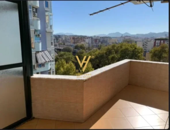 Tirane, jepet me qera apartament 2+1+Ballkon Kati 8, 125 m² 800 € (ISH EKSPOZITA)