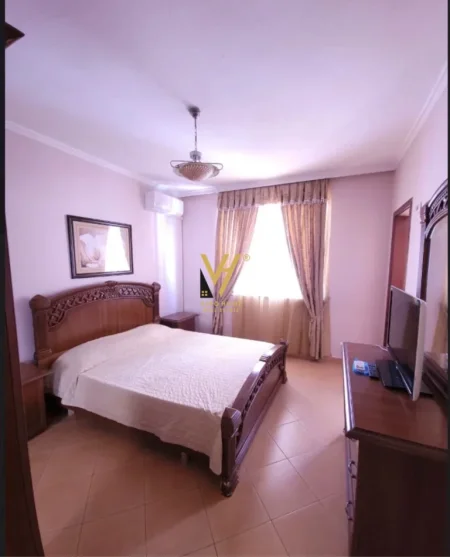 Tirane, jepet me qera apartament 2+1+Ballkon Kati 8, 125 m² 800 € (ISH EKSPOZITA)