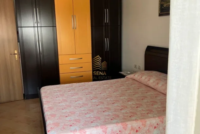 Tirane, jepet me qera apartament 2+1+Ballkon Kati 7, 85 m² 450 € (Rruga Kastriotet)