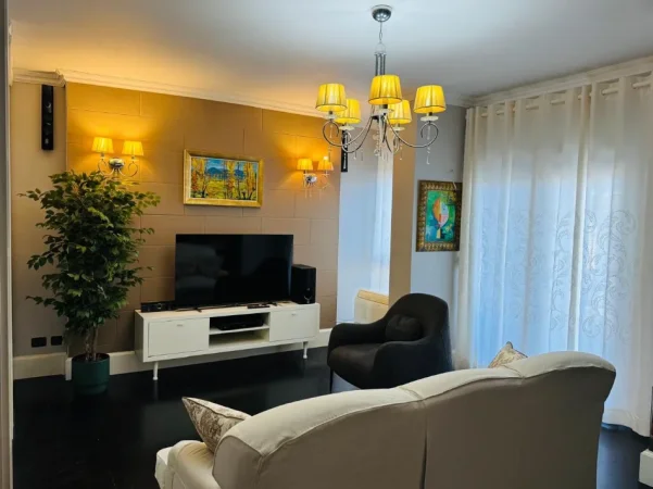 Tirane, jepet me qera apartament 3+1 , 130 m² 1.300 € (Prane Shkolles 11 Janari)