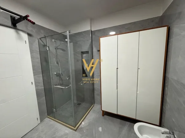 Tirane, jepet me qera garsonier Kati 9, 53 m² 470 € (VILAT GJERMANE)