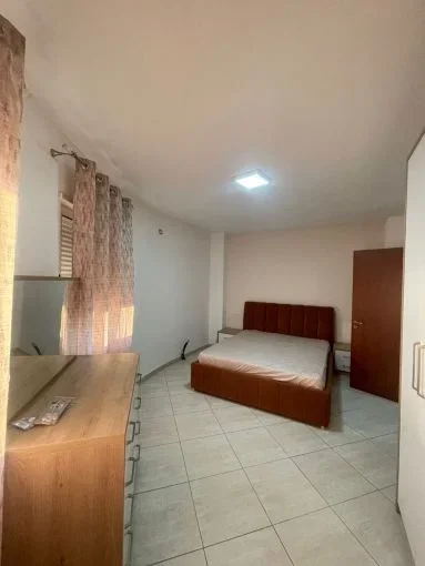 Tirane, jepet me qera apartament 2+1+Aneks+Ballkon Kati 7, 107 m² 700 € (ish stacioni i trenit)