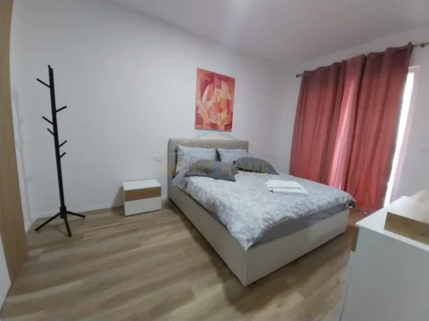 Tirane, jepet me qera apartament 1+1+Ballkon Kati 3, 65 m² 624 € (Dritan Hoxha)
