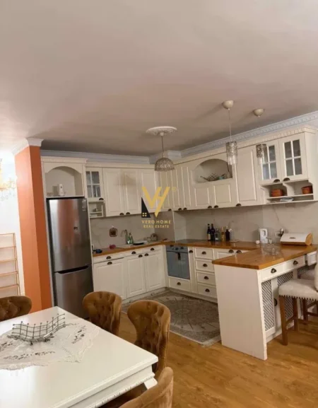 Tirane, jepet me qera apartament 2+1+Ballkon Kati 6, 110 m² 670 € (KODRA E DIELLIT)