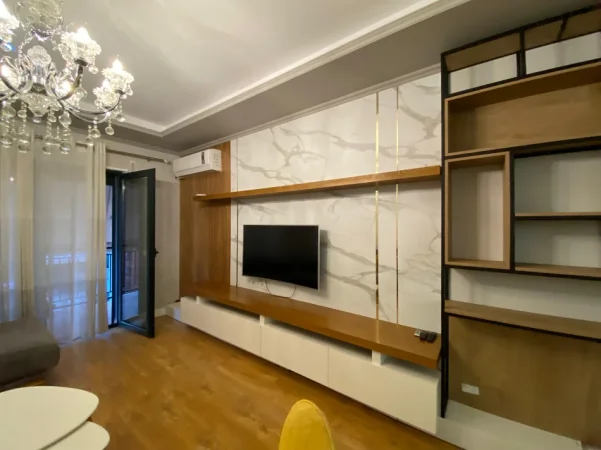 Tirane, jepet me qera 3+1+Ballkon , 