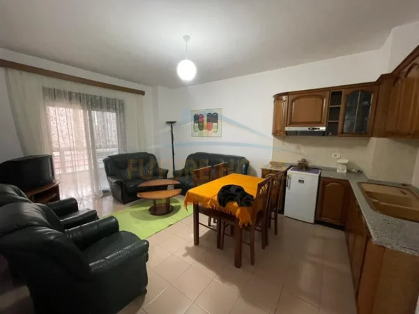 Tirane, jepet me qera apartament 1+1 Kati 5, 60 m² 520 € (Medreseja)