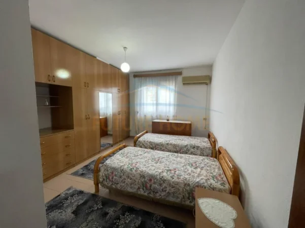 Tirane, jepet me qera apartament 1+1 Kati 5, 60 m² 520 € (Medreseja)