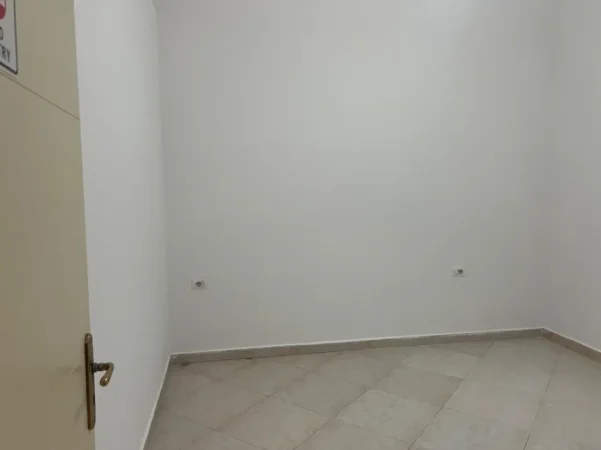 🔥 SUPER OKAZION 🔥  🏢 Shitet Dyqan tek Nela 5 ne Yzberisht,  135 mije euro