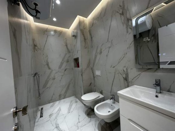 Tirane, jepet me qera apartament 2+1+2+BLK Kati 9, 106 m², Rr dibres)