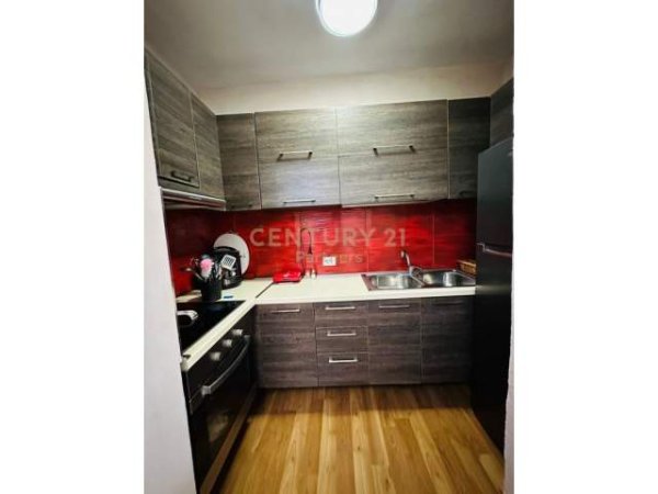 Tirane, jepet me qera apartament Kati 5, 75 m² 600 Euro (rruga kavajes)