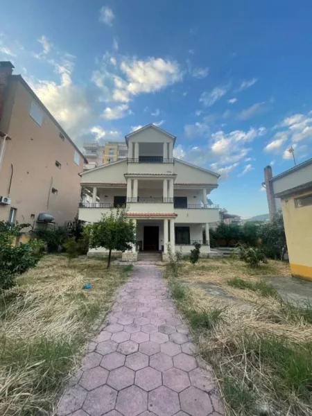 Elbasan, shes Vile 2 Katshe 715 m² 299.000 Euro (Lgj. 5 maji prane pakut Rinia)