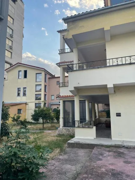 Elbasan, shes Vile 2 Katshe 715 m² 299.000 Euro (Lgj. 5 maji prane pakut Rinia)