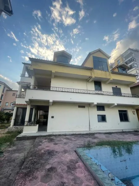 Elbasan, shes Vile 2 Katshe 715 m² 299.000 Euro (Lgj. 5 maji prane pakut Rinia)