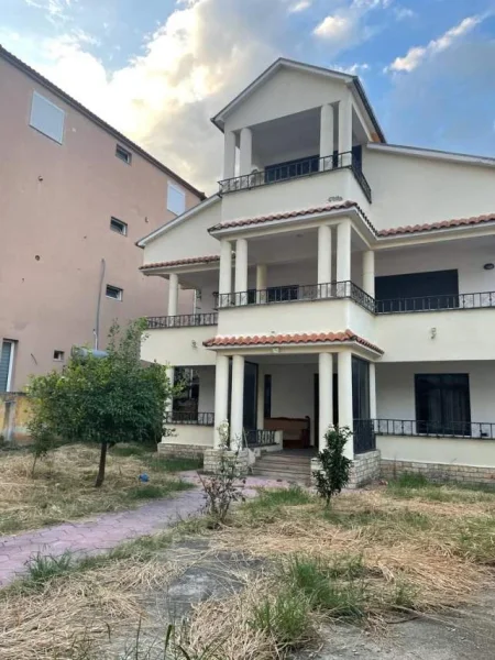 Elbasan, shes Vile 2 Katshe 715 m² 299.000 Euro (Lgj. 5 maji prane pakut Rinia)
