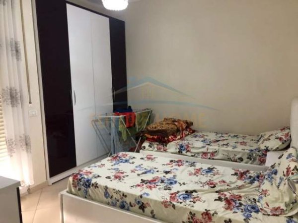 Tirane, jepet me qera apartament 1+1 Kati 8, 65 m² 400 Euro (Fusha e Aviacionit)