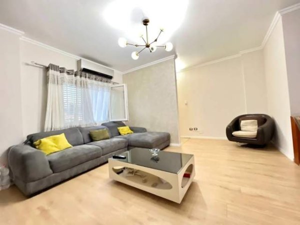 Tirane, shes apartament 2+1 108 m² 168.000 Euro (21 Dhjetori, Bar Oslo)